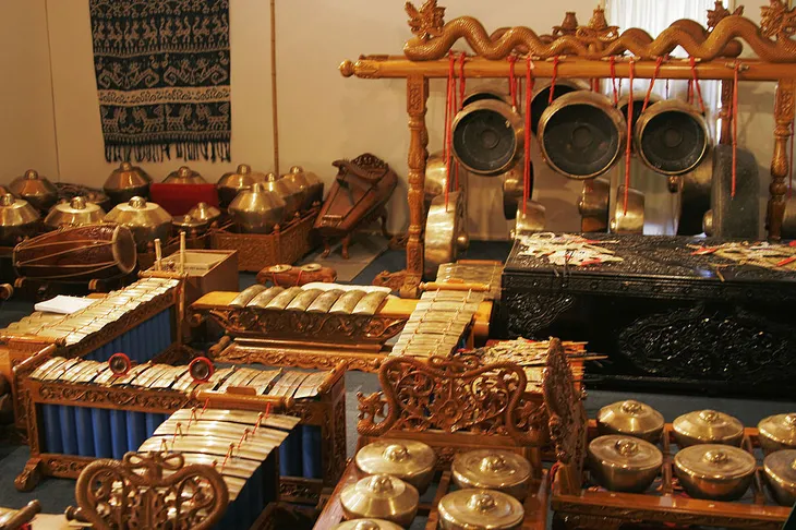 Alat musik Gamelan Kyai Srengseng Sawah